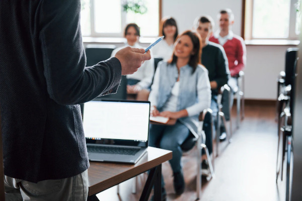 élèves dans une salle de formation